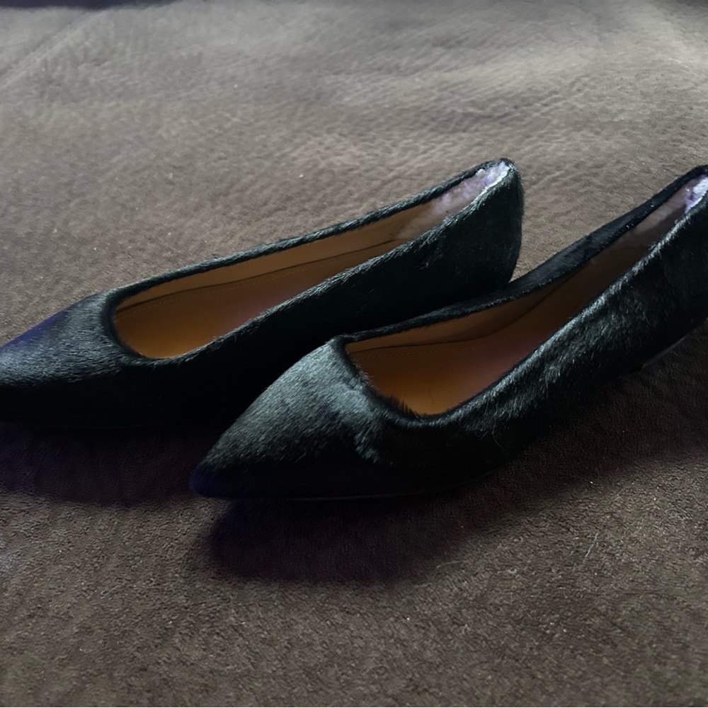 Elegant Black UGG Collection Black Cow Hair Women's Flats, size 7